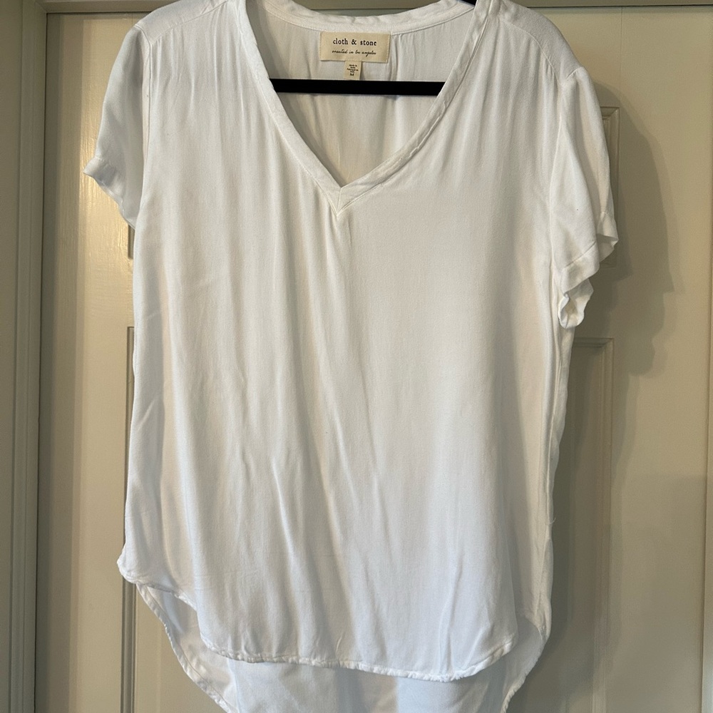 CLOTH & STONE. NWOT. Silky drape, soft white rayon v-neck blouse. Size M